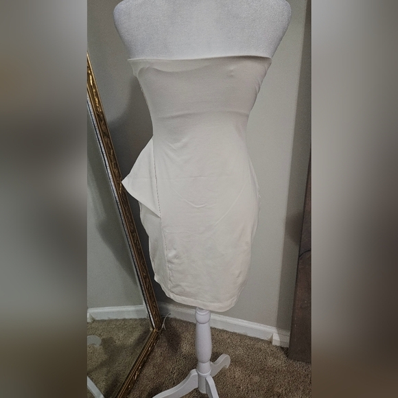 SUSANA MONACO 16" Strapless Dress WithRuffle Detail in BlanchedAlmond. SIZE S - Picture 12 of 12